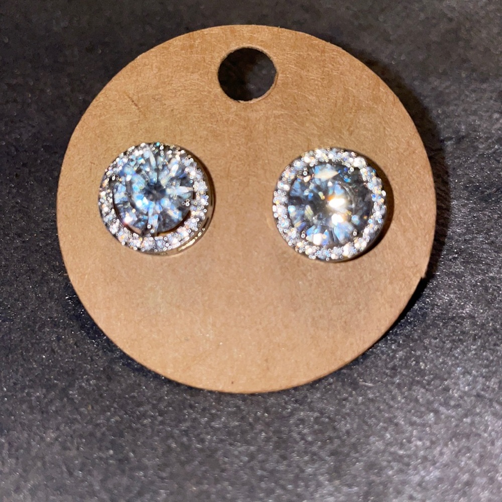 Gorgeous High Sparkle Light Capturing Pierced Earrings…sooo Beautiful!!!